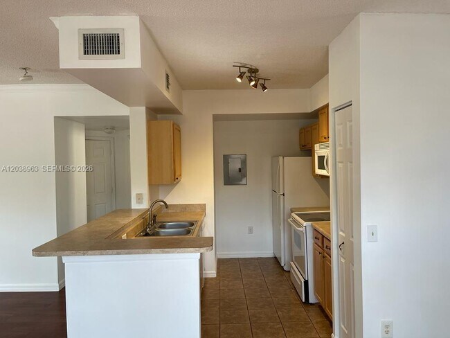 Building Photo - 2412 Centergate Dr
