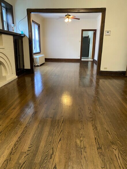 Building Photo - 10226 S Charles St