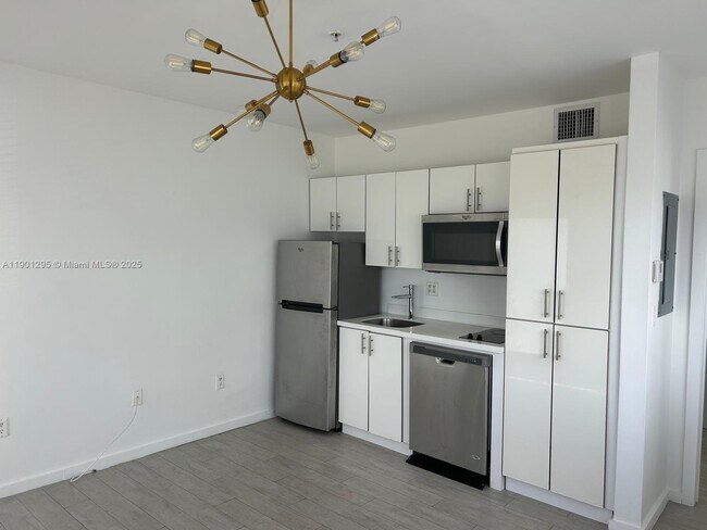 Building Photo - 1601 Meridian Ave
