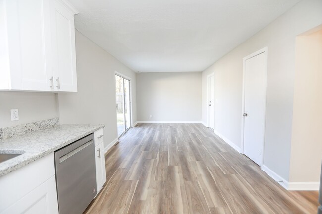 Building Photo - Spacious Home Near Bow Creek & Lynnhaven Mall