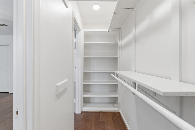 Building Photo - 8614 Oakford Dr