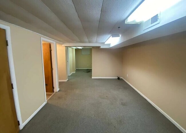 Building Photo - Welcome to your next home!