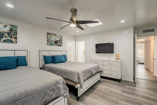 Building Photo - 2534 N 87th Way