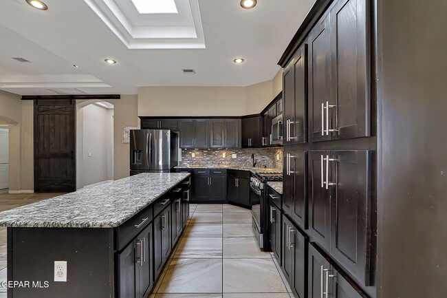 Building Photo - 14805 Holly Springs