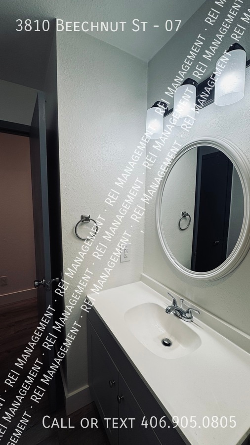 Building Photo - 3810 Beechnut St