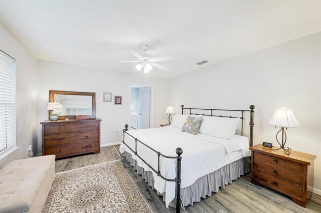 Building Photo - 110 Ridge Oak Dr