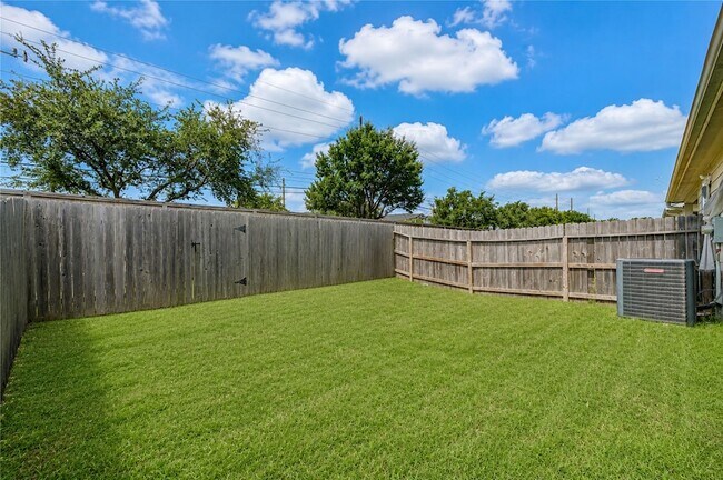 Building Photo - 17021 Wilthorne Gardens Ct