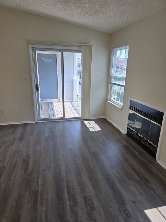 Building Photo - 5649 Summit Arch