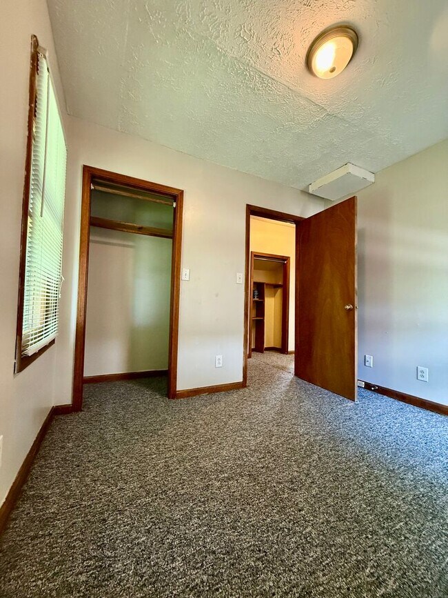 Building Photo - 111 E Wylie St