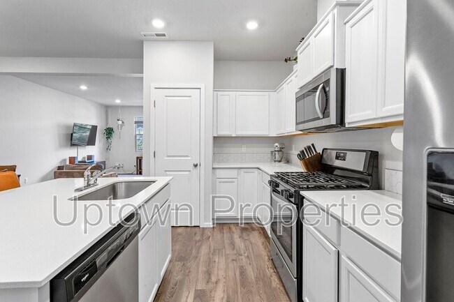 Building Photo - 876 N 18th Ave