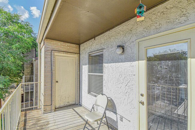 Building Photo - 2011 Spenwick Dr