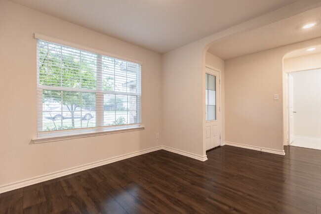 Building Photo - 2918 Lindenwood Run