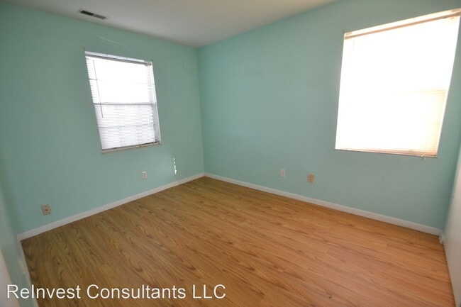 Building Photo - 2 br, 1 bath House - 1944 Chaucer Dr #B