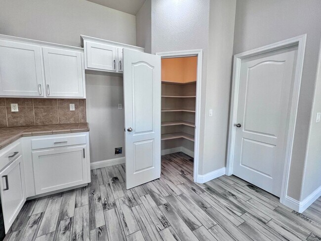 Building Photo - $2,895 Fowler & Church, Spacious 3 Bedroom...