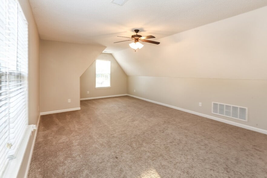 Building Photo - 7182 Crape Myrtle Dr