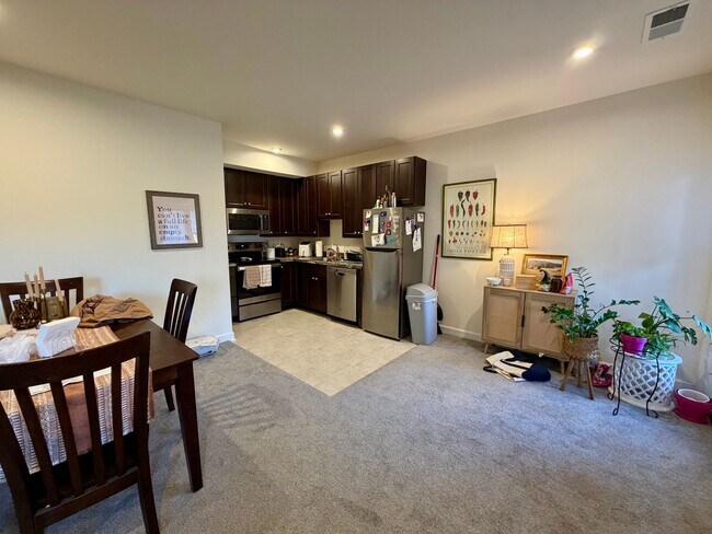 Building Photo - 1076 Delphi Ln