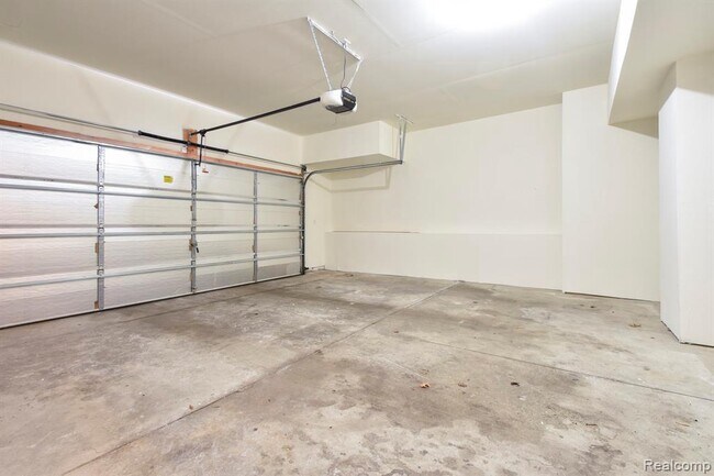 Building Photo - 234 Stonegate E