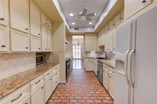 Building Photo - 7530 Del Monte Dr