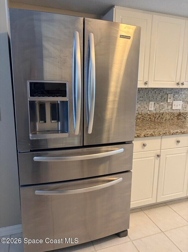 Building Photo - 104 Riverside Dr