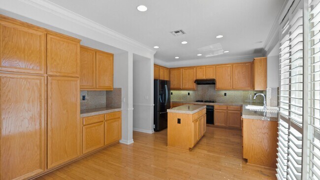 Building Photo - Rolling Hills Beauty! 4 Bedroom 3 Bath