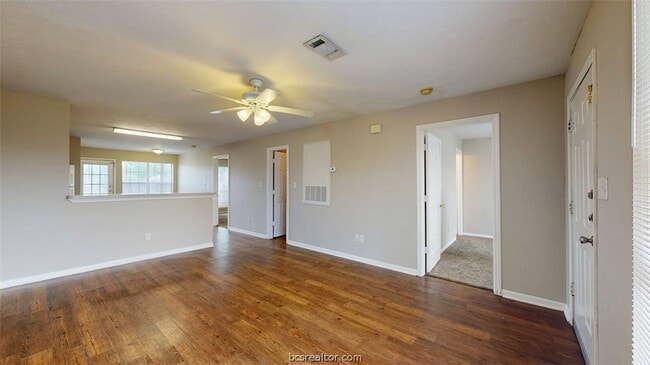 Building Photo - 1507 Hollowhill Drive Unit A