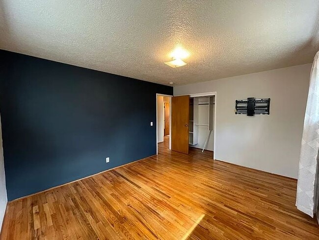 Building Photo - 530 SE 12th Ave