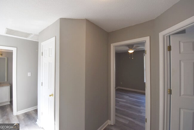 Building Photo - 700 S Fairfield Dr