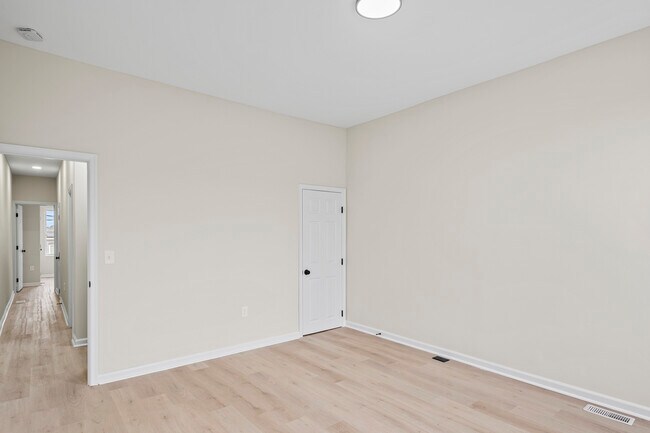 Building Photo - 139 N Lakewood Ave