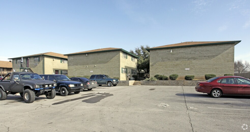 Aaron’s Courtyard - Aaron's Courtyard Apartments