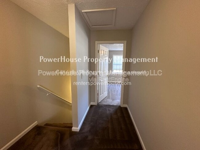 Building Photo - 502 Oakwood Ct