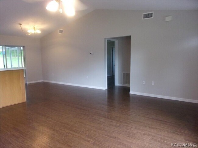 Building Photo - 210 Edison St