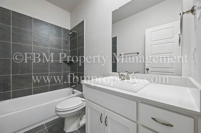 Building Photo - 2081 Luna Dr