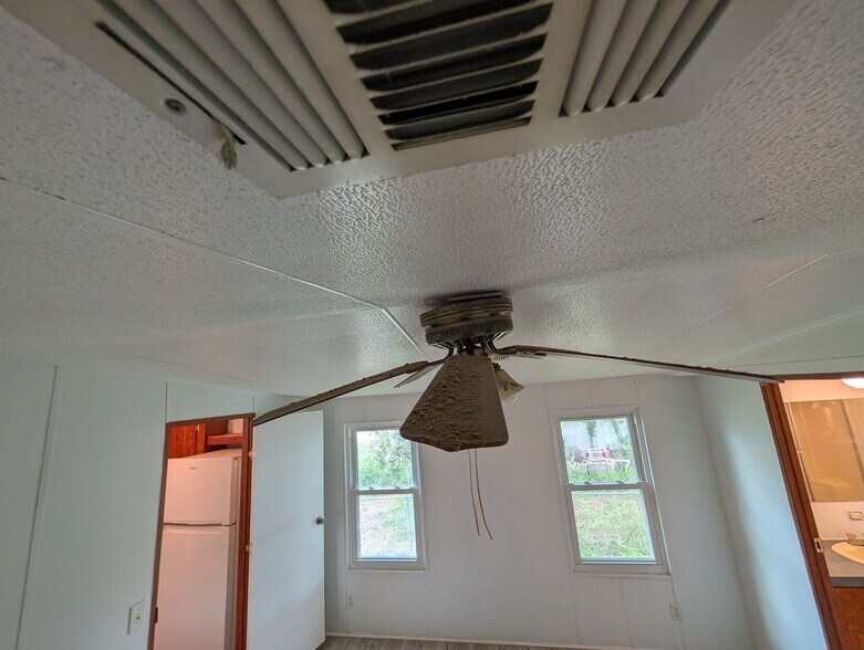 Building Photo - 956 Southern Ave