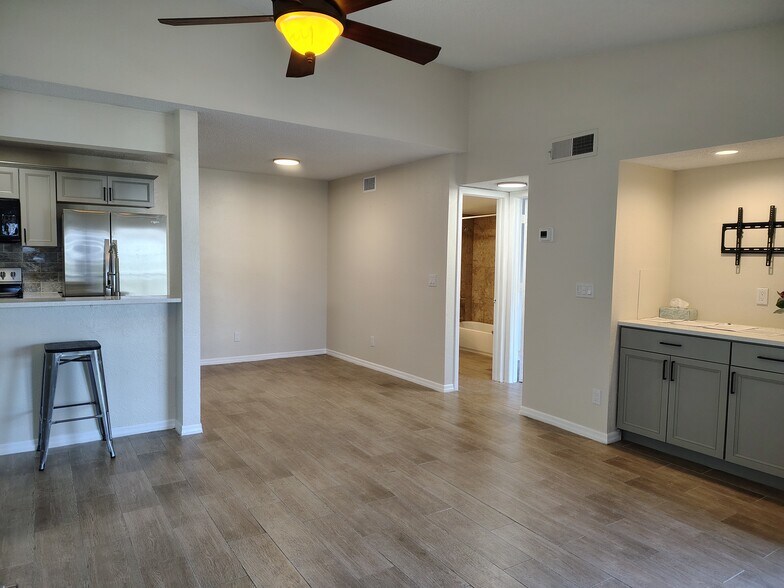 Building Photo - 194 Santa Clara Dr