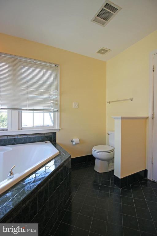 Building Photo - 11799 Valley Ridge Cir