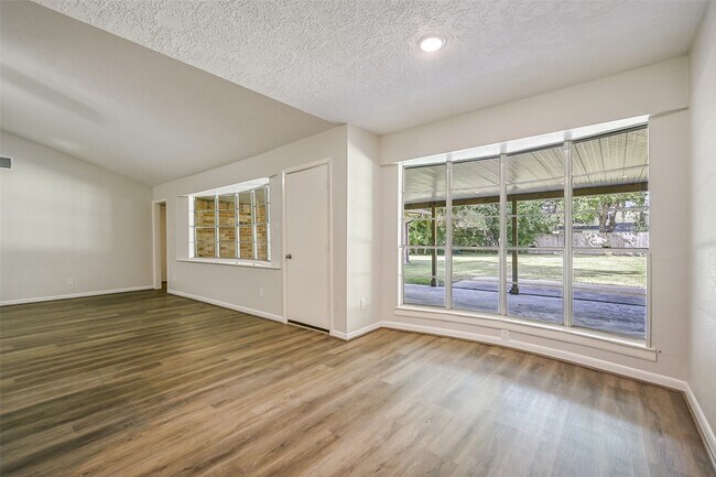 Building Photo - 502 Misty Ln
