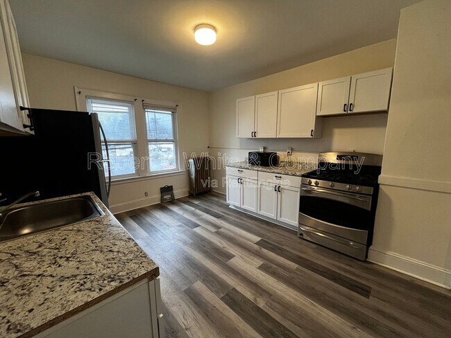 Building Photo - 219 Frederick St