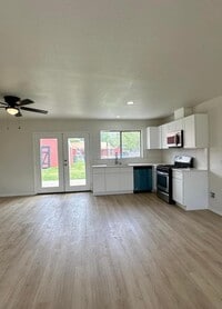 Building Photo - Malibu Active
