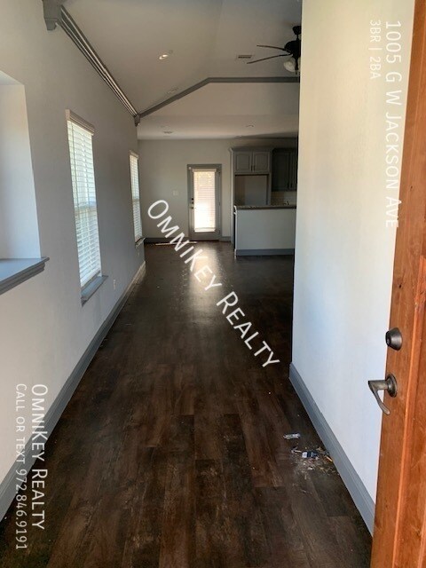 Building Photo - 1005 G W Jackson Ave