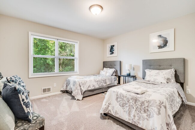 Primary Photo - 2265 Columbia Dr