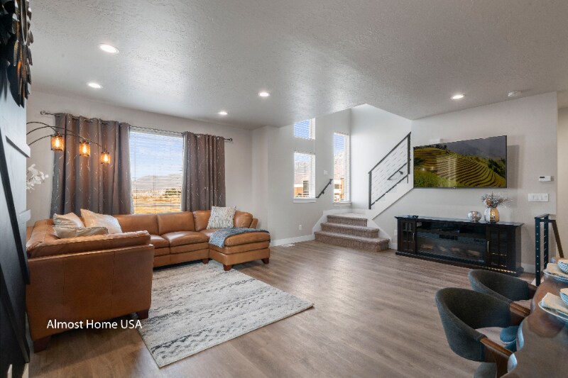 Building Photo - 572 Lewski Ln