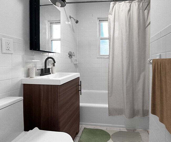 Building Photo - 64 Goodenough St