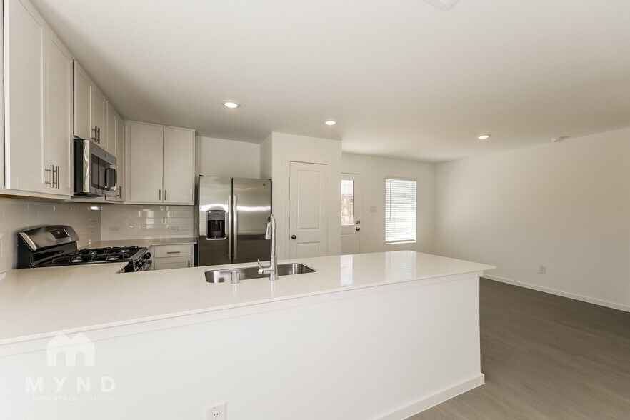 Building Photo - 2760 Ctr Crk Ln