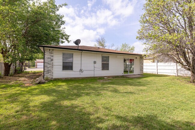 Building Photo - 2428 McAdoo Ln