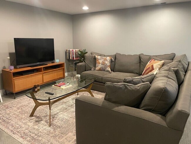 Building Photo - Immaculate and Updated Mid Century Home in...