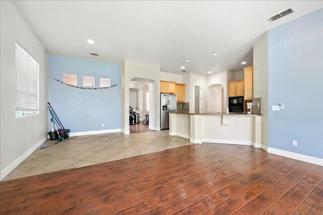Building Photo - 5733 Spenlow Way