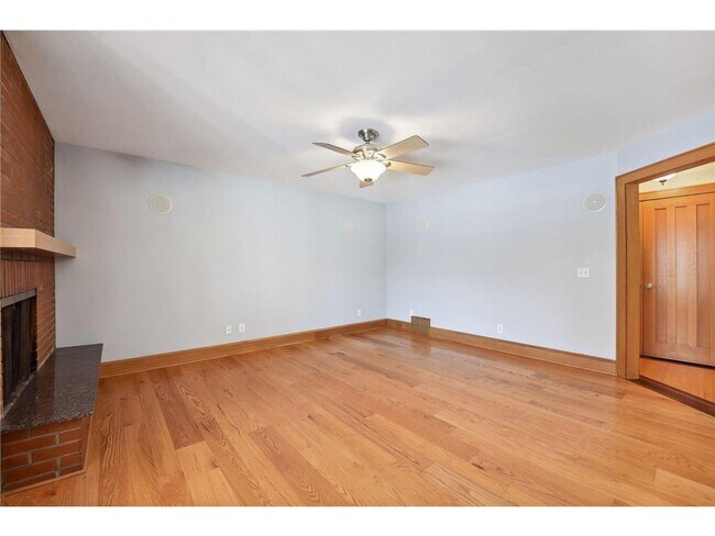 Building Photo - 5207 Doncaster Way