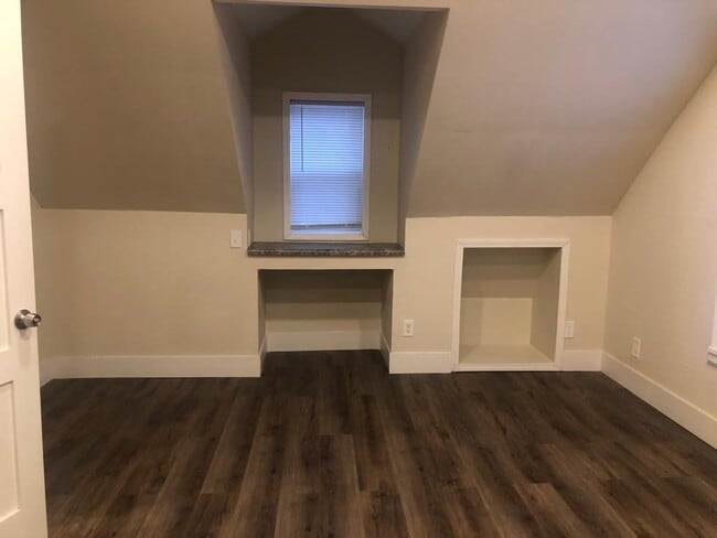 Building Photo - 1138 Academy Pl