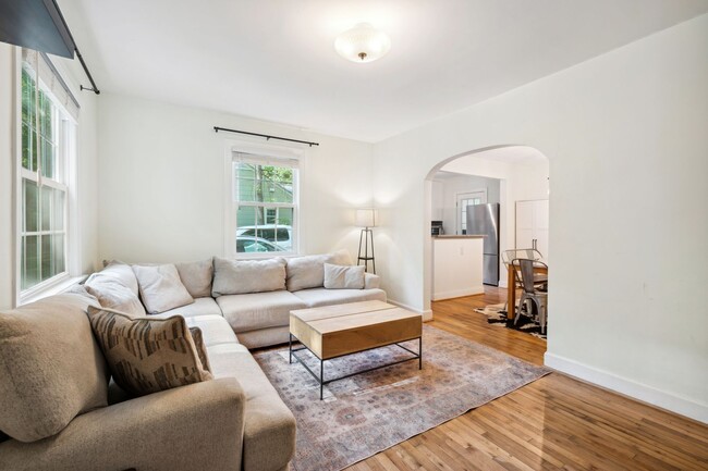Building Photo - Available Early August! Beautiful 3-bedroo...
