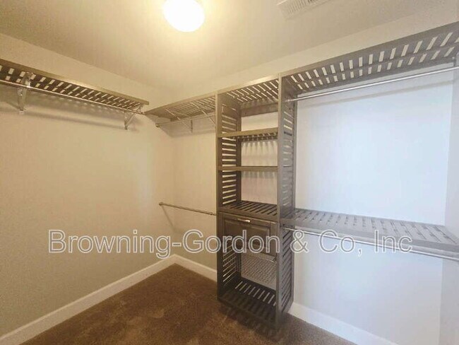 Building Photo - 8601 Peckham Ln
